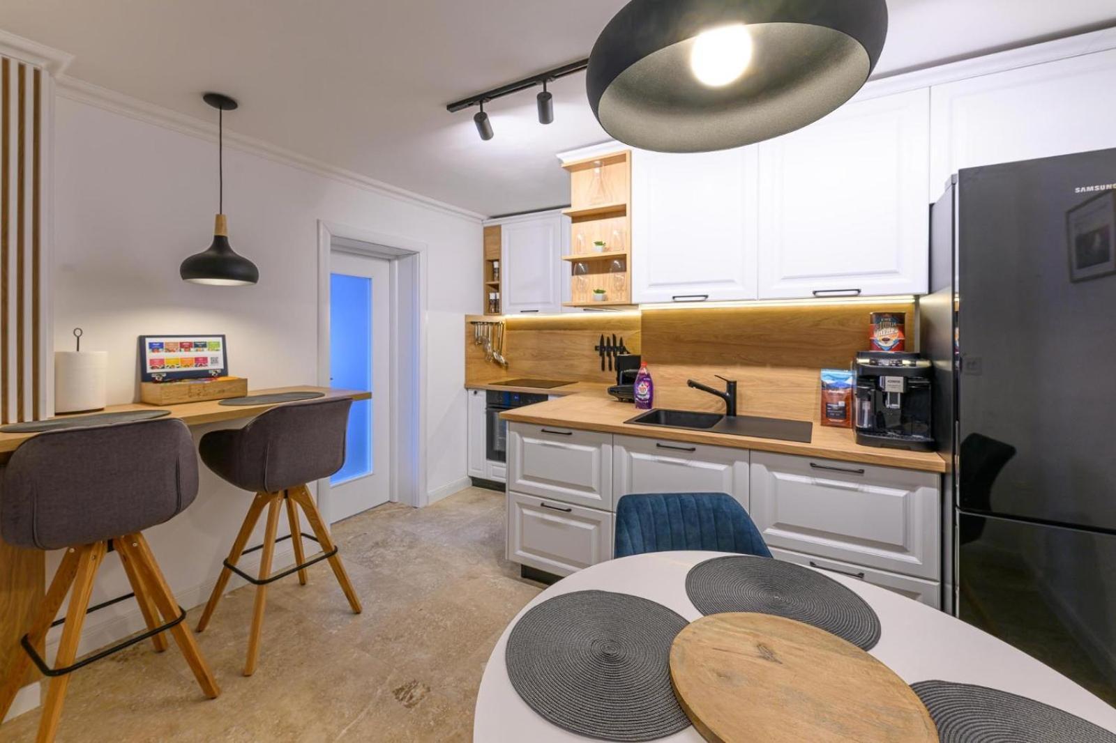 Five Stars Apartment